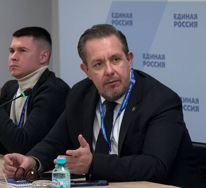 Принял участие в круглом столе «Новые технологии – новые возможности для людей и регионов»